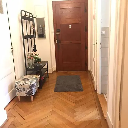 Large Apartment. *
