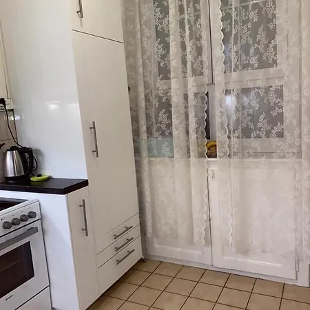 Large Apartment. * Genf