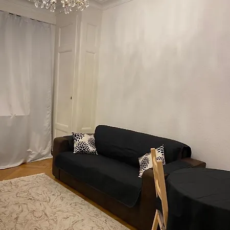 Large Apartment. Apartamento
