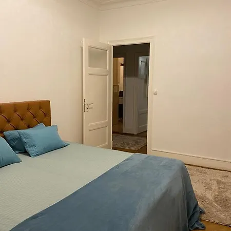 Large Apartment. Apartamento